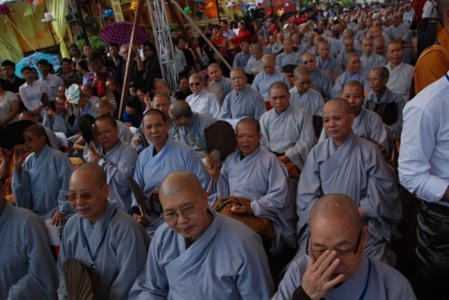 Chùm ảnh: Khai mạc Đại lễ Phật giáo kỷ niệm 1.000 năm Thăng Long - Hà Nội ảnh 41