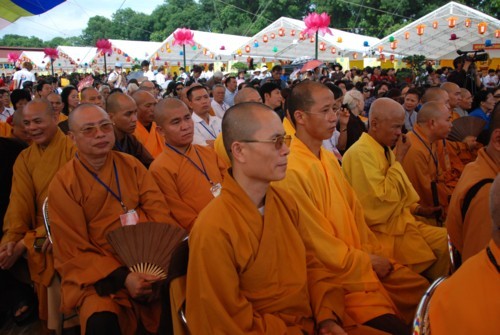 Chùm ảnh: Khai mạc Đại lễ Phật giáo kỷ niệm 1.000 năm Thăng Long - Hà Nội ảnh 45