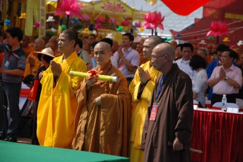 Chùm ảnh: Khai mạc Đại lễ Phật giáo kỷ niệm 1.000 năm Thăng Long - Hà Nội ảnh 51
