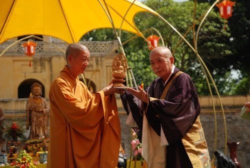 Chùm ảnh: Khai mạc Đại lễ Phật giáo kỷ niệm 1.000 năm Thăng Long - Hà Nội ảnh 54