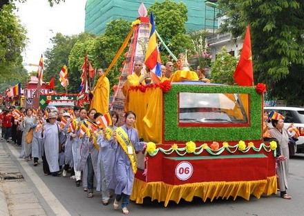 Chùm ảnh: Đại lễ Phật giáo 1.000 năm Thăng Long ảnh 6 hanoi_08.jpg