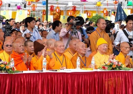 Chùm ảnh: Đại lễ Phật giáo 1.000 năm Thăng Long ảnh 11 hanoi_13.jpg