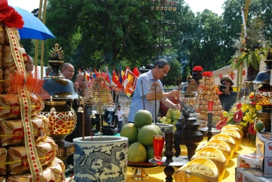 Phó Thủ tướng Nguyễn Thiện Nhân dâng hương tưởng niệm tại Hoàng thành Thăng Long ảnh 9