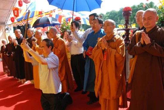 Phó Thủ tướng Nguyễn Thiện Nhân dâng hương tưởng niệm tại Hoàng thành Thăng Long ảnh 10