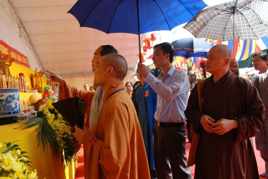 Phó Thủ tướng Nguyễn Thiện Nhân dâng hương tưởng niệm tại Hoàng thành Thăng Long ảnh 12