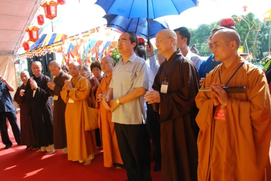 Phó Thủ tướng Nguyễn Thiện Nhân dâng hương tưởng niệm tại Hoàng thành Thăng Long ảnh 13