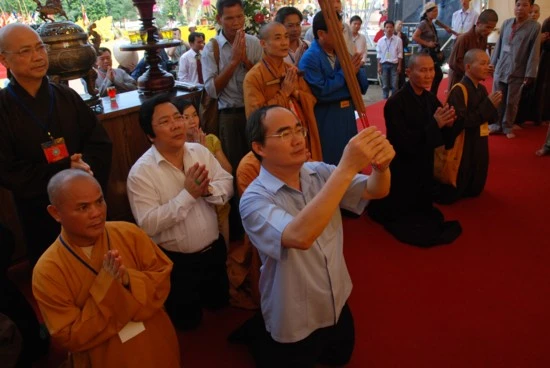 Phó Thủ tướng Nguyễn Thiện Nhân dâng hương tưởng niệm tại Hoàng thành Thăng Long ảnh 14