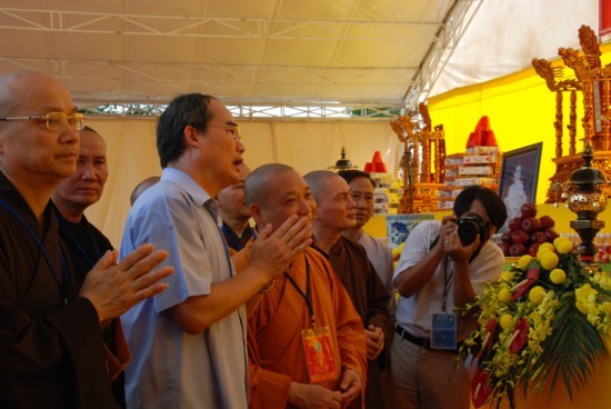 Phó Thủ tướng Nguyễn Thiện Nhân dâng hương tưởng niệm tại Hoàng thành Thăng Long ảnh 15 Phó Thủ tướng Nguyễn Thiện Nhân dâng hương tưởng niệm tại Hoàng thành Thăng Long ảnh 15