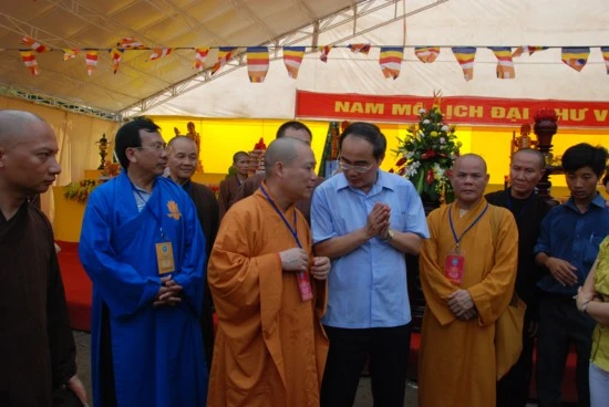 Phó Thủ tướng Nguyễn Thiện Nhân dâng hương tưởng niệm tại Hoàng thành Thăng Long ảnh 18