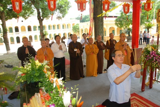 Phó Thủ tướng Nguyễn Thiện Nhân dâng hương tưởng niệm tại Hoàng thành Thăng Long ảnh 5 Phó Thủ tướng Nguyễn Thiện Nhân dâng hương tưởng niệm tại Hoàng thành Thăng Long ảnh 5