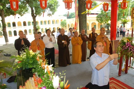 Phó Thủ tướng Nguyễn Thiện Nhân dâng hương tưởng niệm tại Hoàng thành Thăng Long ảnh 5