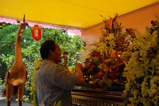 Phó Thủ tướng Nguyễn Thiện Nhân dâng hương tưởng niệm tại Hoàng thành Thăng Long ảnh 6 Phó Thủ tướng Nguyễn Thiện Nhân dâng hương tưởng niệm tại Hoàng thành Thăng Long ảnh 6