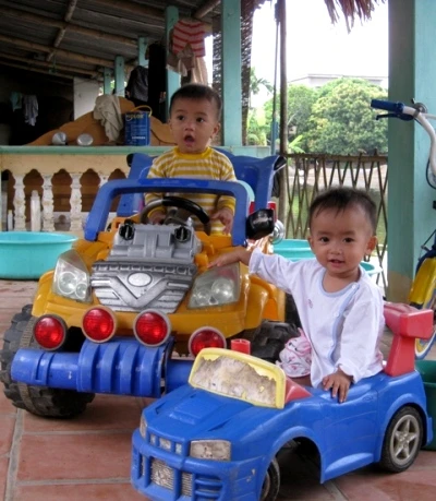 Các bé luôn được thầy tạo điều kiện tốt nhất.