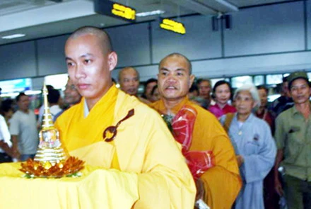 Hà Nội: Hoàng gia Thái Lan cúng dường Xá lợi Phật nhân Đại lễ 1.000 năm Thăng Long - Hà Nội ảnh 1 xaloiphat_3.jpg