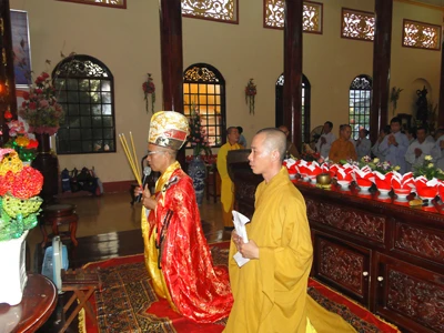 Sóc Trăng: Chùa Hương Sơn tổ chức đêm hội Hoa đăng và dâng cúng Pháp y ảnh 1