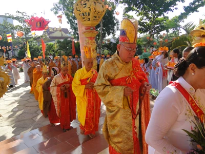 Sóc Trăng: Chùa Hương Sơn tổ chức đêm hội Hoa đăng và dâng cúng Pháp y ảnh 6