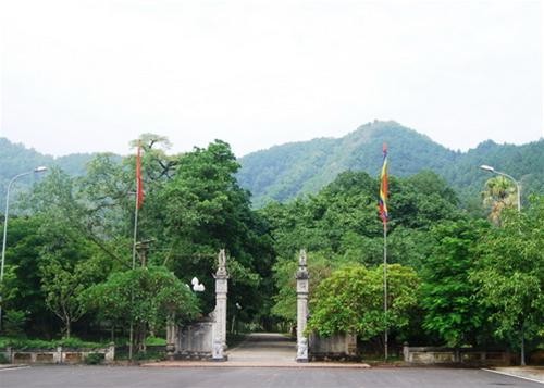 Lối vào đến Sóc, đền thờ Thánh Gióng dưới chân núi Sóc Sơn Lối vào đến Sóc, đền thờ Thánh Gióng dưới chân núi Sóc Sơn