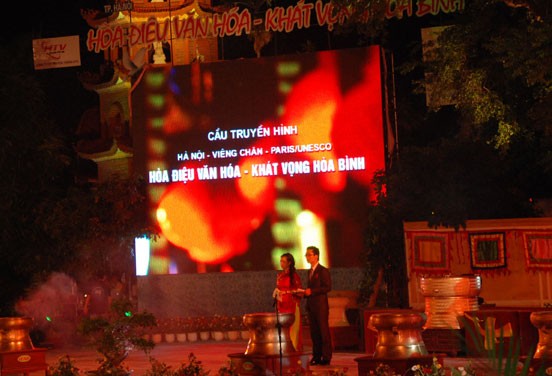 Hà Nội: Lễ thả hoa đăng và cầu truyền hình quốc tế ảnh 18