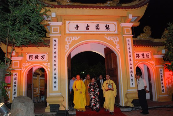 Hà Nội: Lễ thả hoa đăng và cầu truyền hình quốc tế ảnh 11