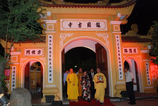 Hà Nội: Lễ thả hoa đăng và cầu truyền hình quốc tế ảnh 11