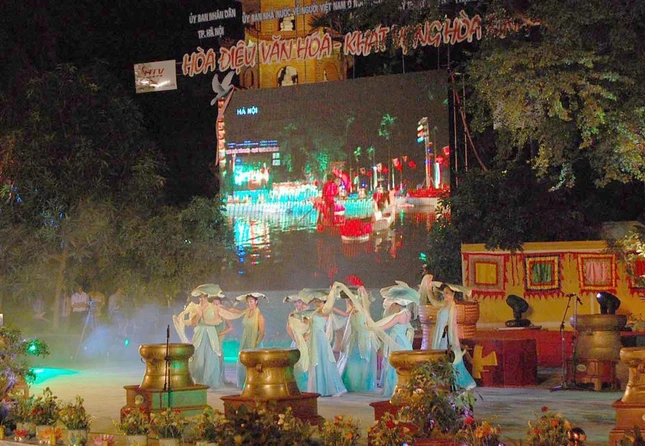 Một tiết mục văn nghệ lấy cảm hứng từ hoa sen – loài hoa gần gũi với đất nước và con người Việt Nam.