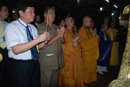 Hà Nội: Lễ thả hoa đăng và cầu truyền hình quốc tế ảnh 3