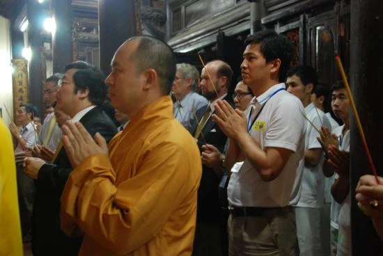 Hà Nội: Lễ thả hoa đăng và cầu truyền hình quốc tế ảnh 4