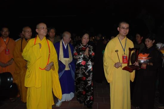 Hà Nội: Lễ thả hoa đăng và cầu truyền hình quốc tế ảnh 7