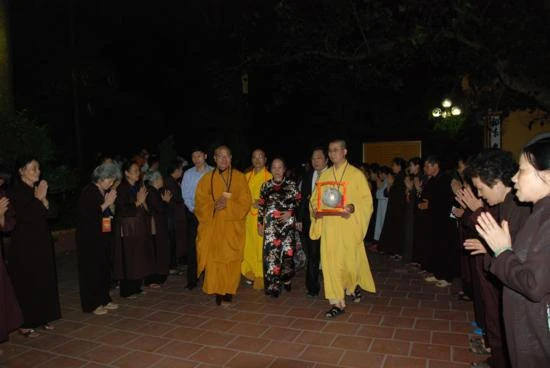 Hà Nội: Lễ thả hoa đăng và cầu truyền hình quốc tế ảnh 10