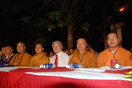 Hà Nội: Lễ thả hoa đăng và cầu truyền hình quốc tế ảnh 14