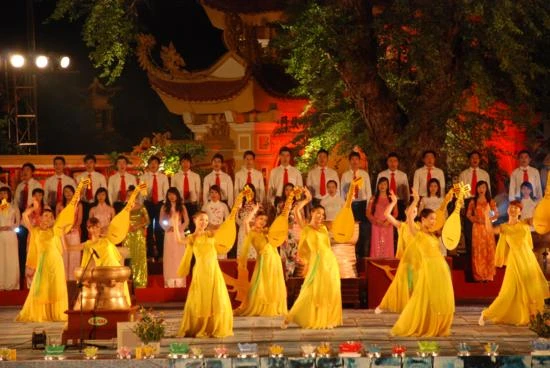 Hà Nội: Lễ thả hoa đăng và cầu truyền hình quốc tế ảnh 20