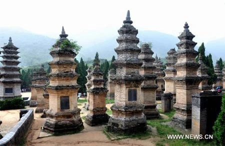 Chùa Thiếu lâm có 241 tòa tháp được xây dựng từ năm 689 đến 1803 và hai tháp hiện đại. Ảnh: Xinhua.