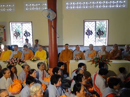 Sóc Trăng: Chùa Thiên Thới phát quà cho dân nghèo ảnh 6