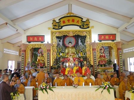 Sóc Trăng: Chùa Thiên Thới phát quà cho dân nghèo ảnh 4