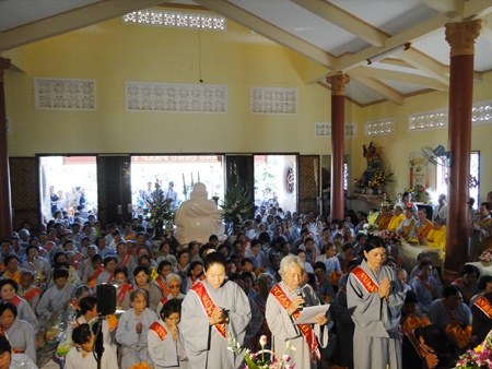 Sóc Trăng: Chùa Thiên Thới phát quà cho dân nghèo ảnh 7