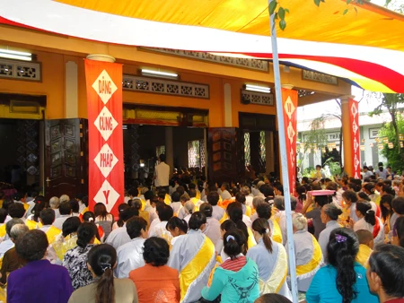 Sóc Trăng: Chùa Phật học tổ chức Vu lan, dâng y ảnh 7