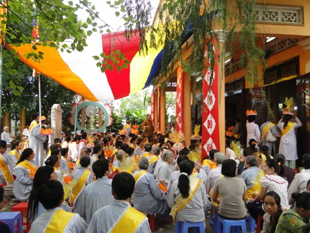 Sóc Trăng: Chùa Phật học tổ chức Vu lan, dâng y ảnh 8