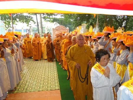 Sóc Trăng: Chùa Phật học tổ chức Vu lan, dâng y ảnh 3