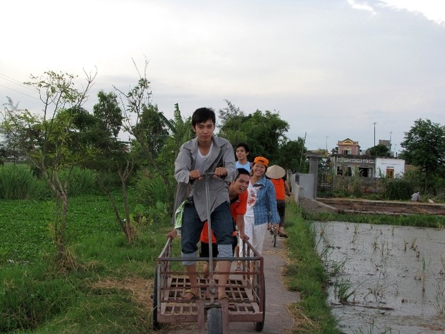 Lần đầu điều khiển xe chở rơm Hè này "đi tu" ảnh 4