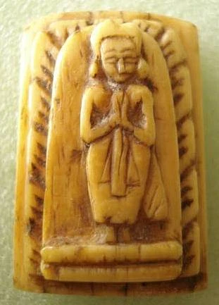 Bua ho mang cua Phat tu Thai Lan, khac nang Visakha bang nga voi.jpg