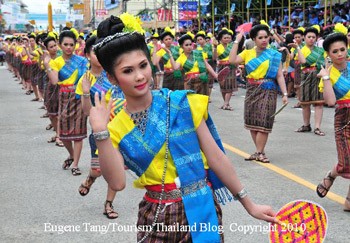 Khám phá thế giới: Lễ hội nến ở Ubon, Thái Lan ảnh 2 05-le-hoi-22610-300-a3.jpg
