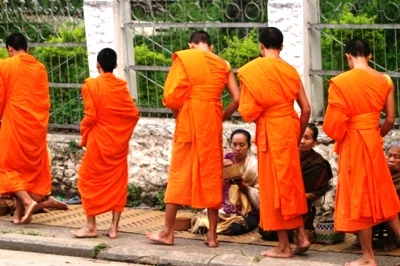 Thoang bong ca sa Luangprabang