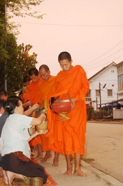 Thoang bong ca sa Luangprabang