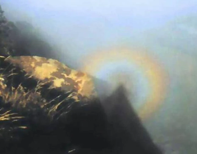 “Phật quang” trên đỉnh Nga My.