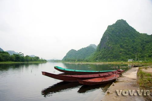 Bến Đục cũng vắng teo thuyền đò