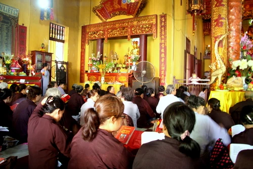 Lễ cầu siêu tại chùa Quán Sứ