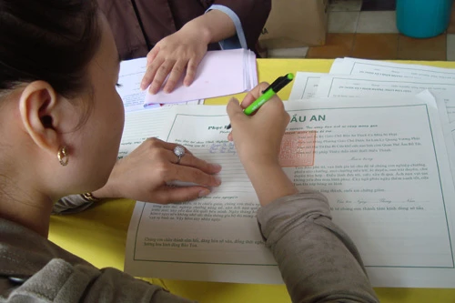 Người dân TP HCM tấp nập vào chùa trong lễ Vu Lan