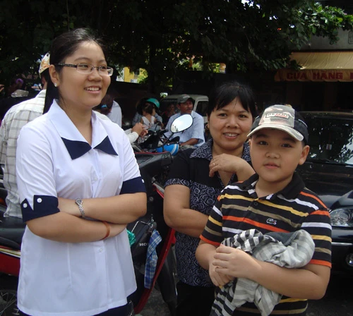 Người dân TP HCM tấp nập vào chùa trong lễ Vu Lan