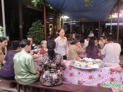 Mùa Vu lan, đi ăn cỗ chay chùa Phụng Thánh ảnh 1