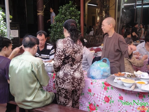 Mùa Vu lan, đi ăn cỗ chay chùa Phụng Thánh ảnh 2